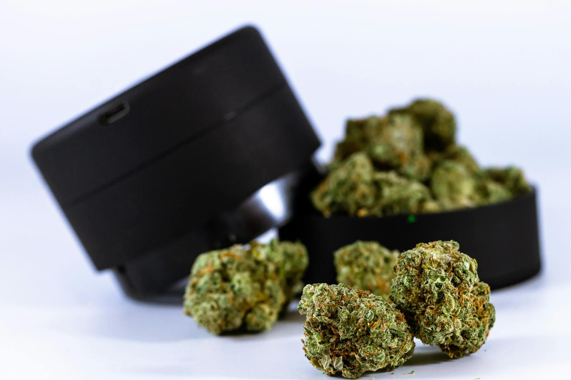 How to Order Weed Online Safely in Canada: Complete Guide