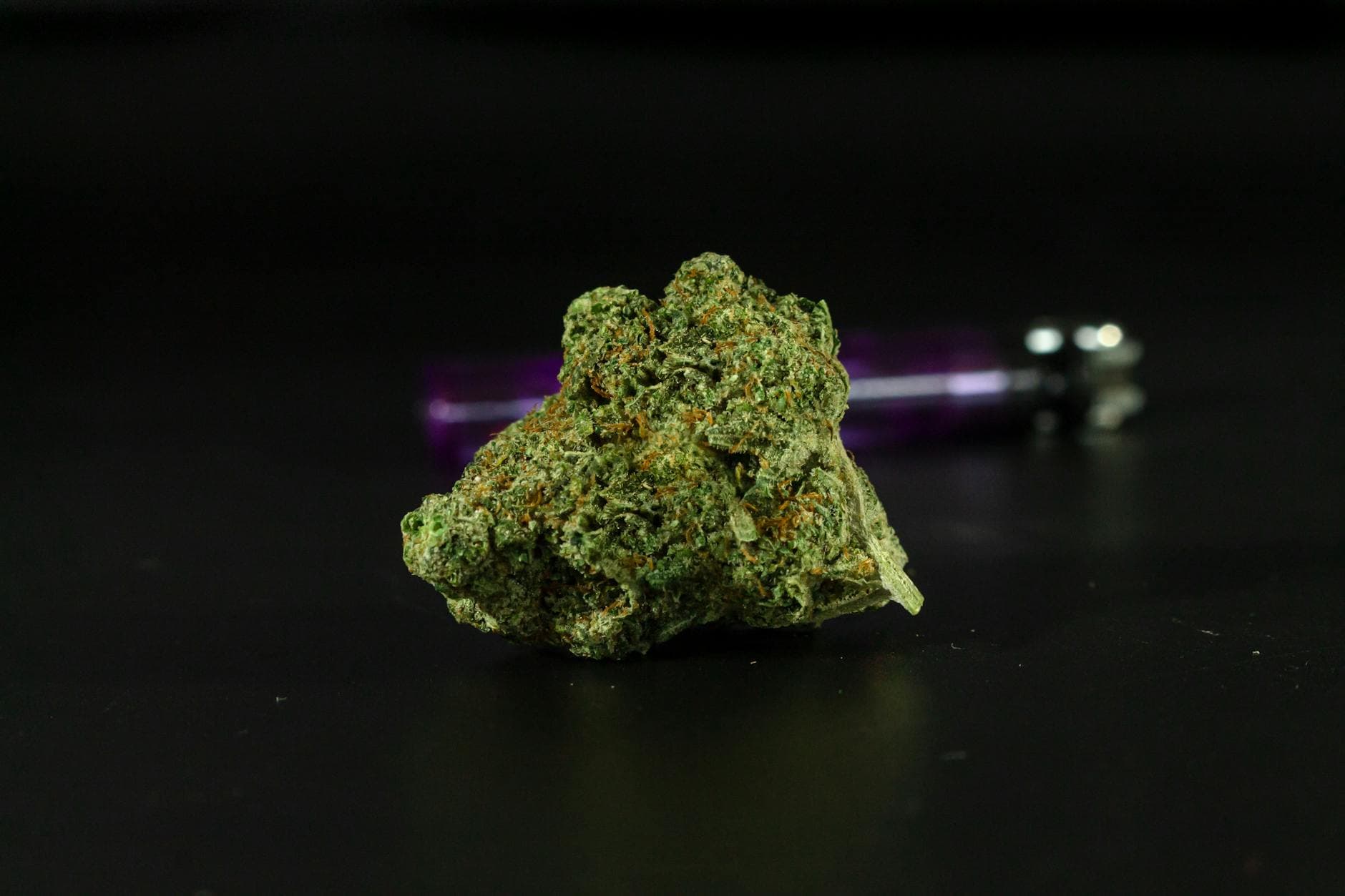 Best Hybrid Strains for Anxiety Relief Without Couch Lock