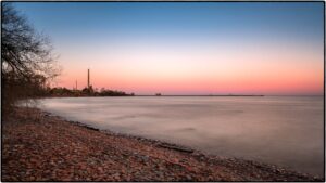 A peaceful view of the Lake Ontario shoreline at sunset in Mississauga, Canada.